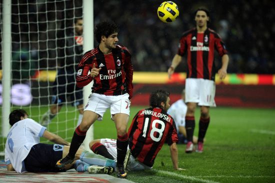 图片报：格雷茨卡的拜仁生涯可能将结束，拜仁寻找年轻替代者（图片报：格雷茨卡或告别拜仁，球队正物色年轻接班人）