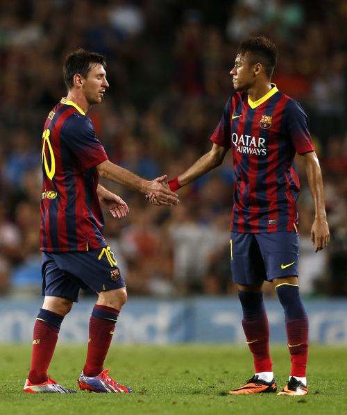 中国冰壶男队5连胜锁定循环赛前三 向米兰冬奥席位冲刺（中国冰壶男队豪取五连胜，稳居循环赛前三，冲击米兰冬奥名额）